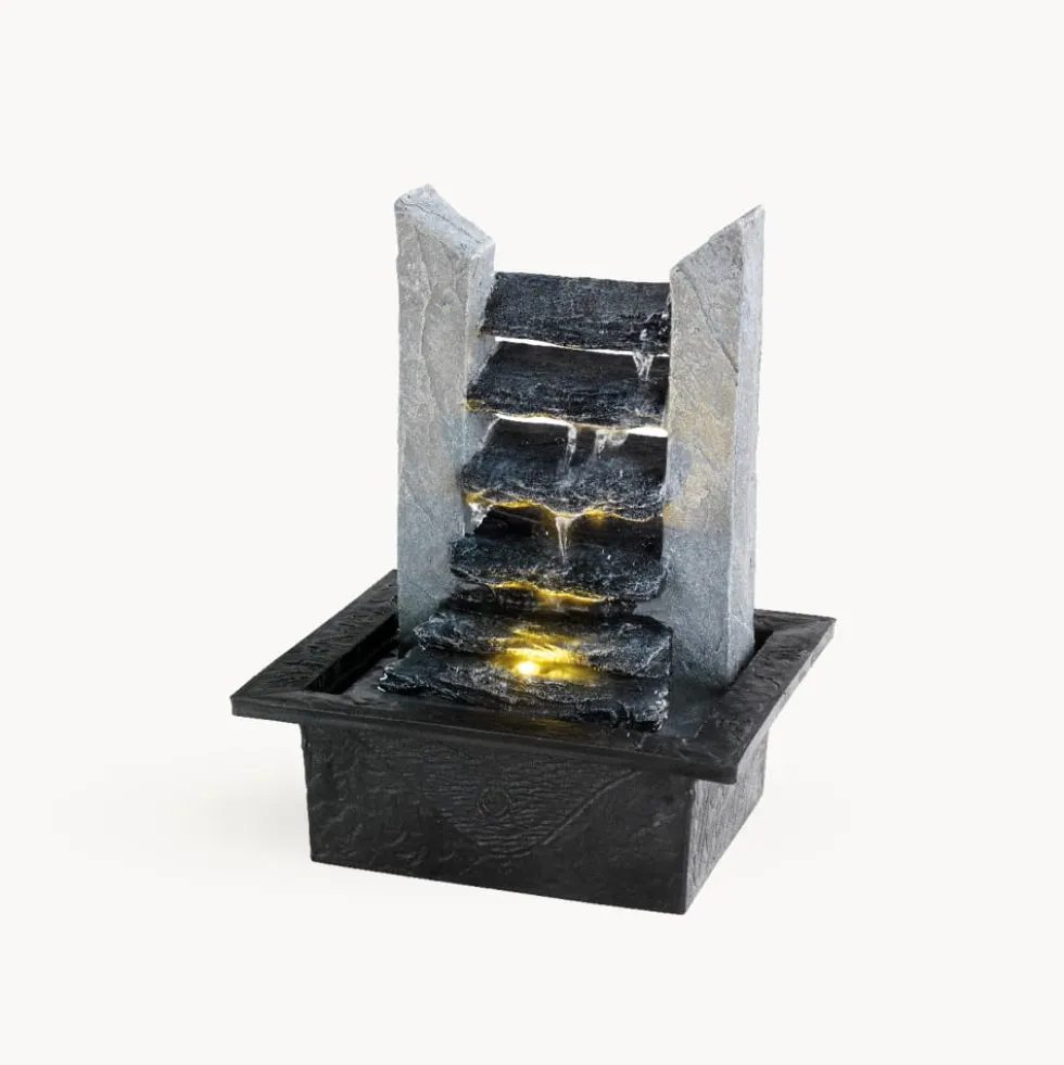 Fuente de jardín de escalera con luz LED