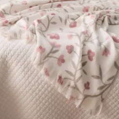 Plaid con flores y flecos Lapla