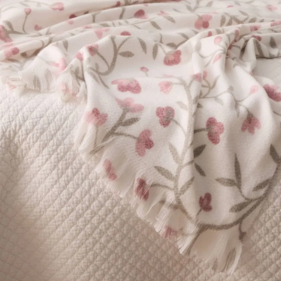 Plaid con flores y flecos Lapla