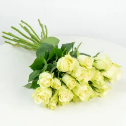 Ramillete de Mini Rosas Blancas